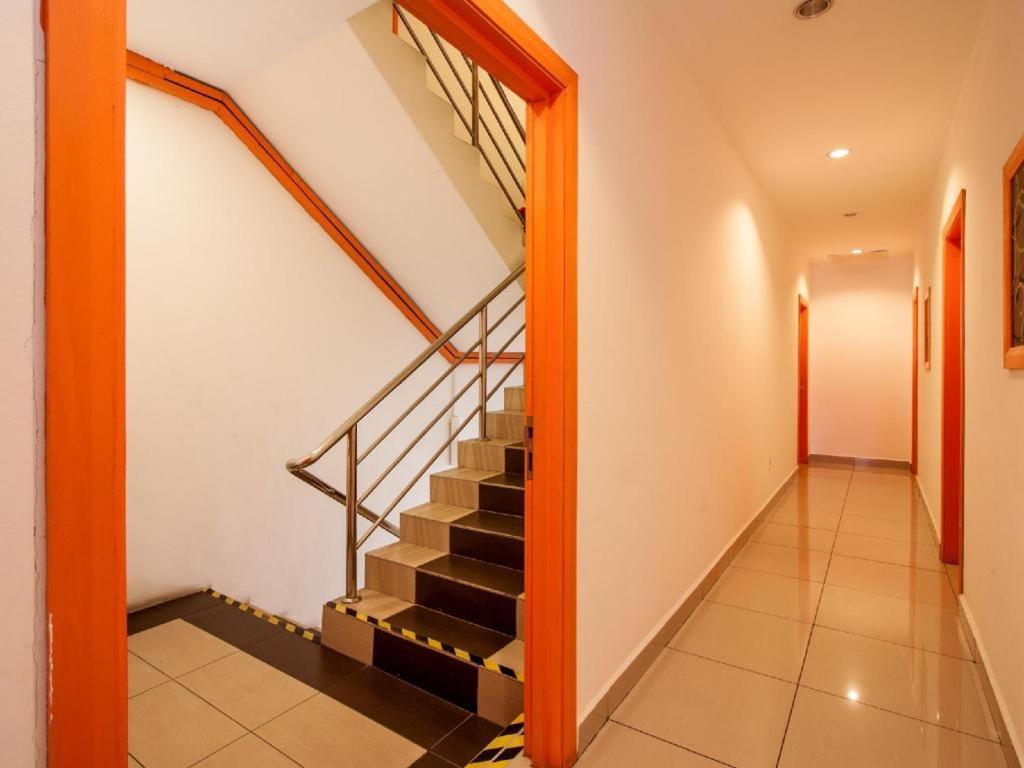 1 Hotel Taman Connaught Kuala Lumpur Exterior foto